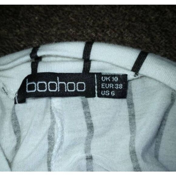 BOOHOO BLACK & WHITE STRIPE BLOUSE SZ.6 EUC - Picture 3 of 3